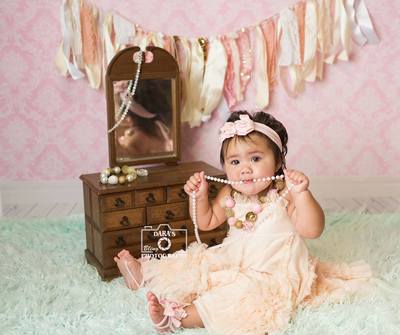 baby girl photo shoot with jewelry box